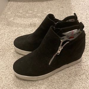 Black Steve Madden. Size 5.